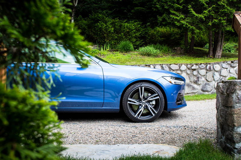 Illustration for article titled The 2017 Volvo V90 R-Design Lives Up To Its Looks